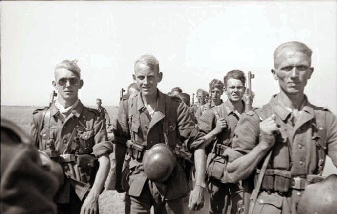 6th-Army-soldiers-marching-to-Stalingrad-1